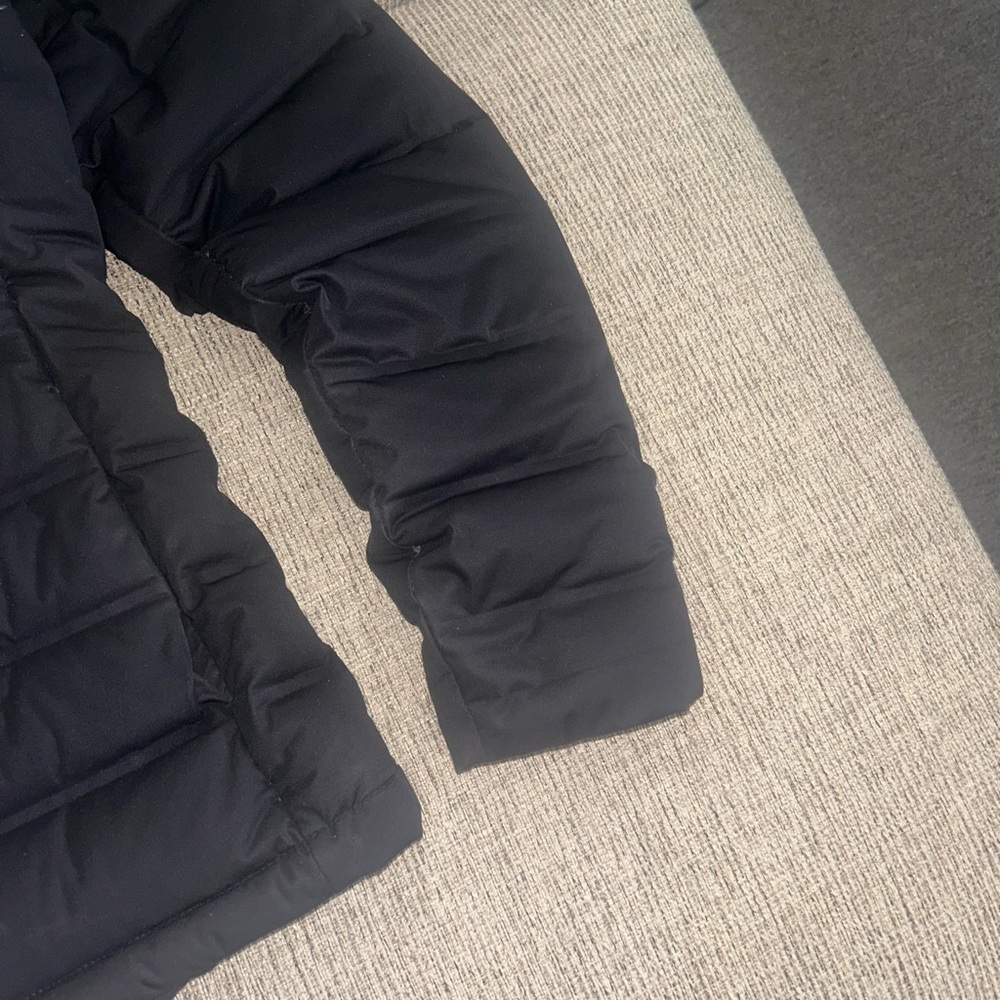 L.L. Bean Women's Black Hooded Puffer Jacket - Picture 5 of 8